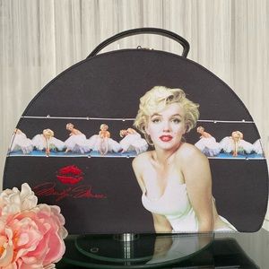 Marilyn Monroe cosmetic hard  bag divided compartments inside! Pink/white